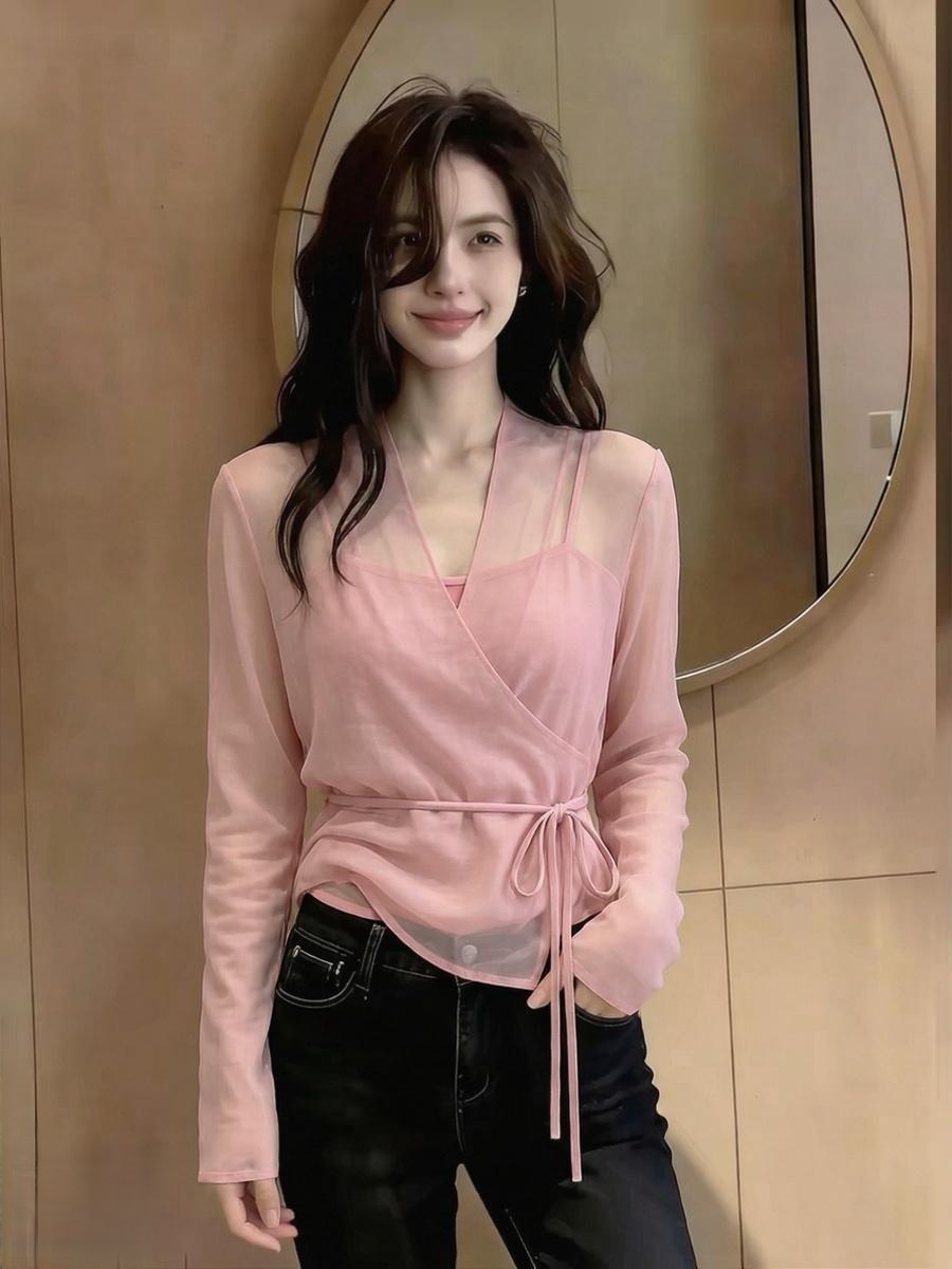 프랑스식 빛 럭셔리 디자인 센스 검정색 긴팔 여성 2026 여름 새로운 V넥 레이스업 시스루 패션 품격 자외선 차단