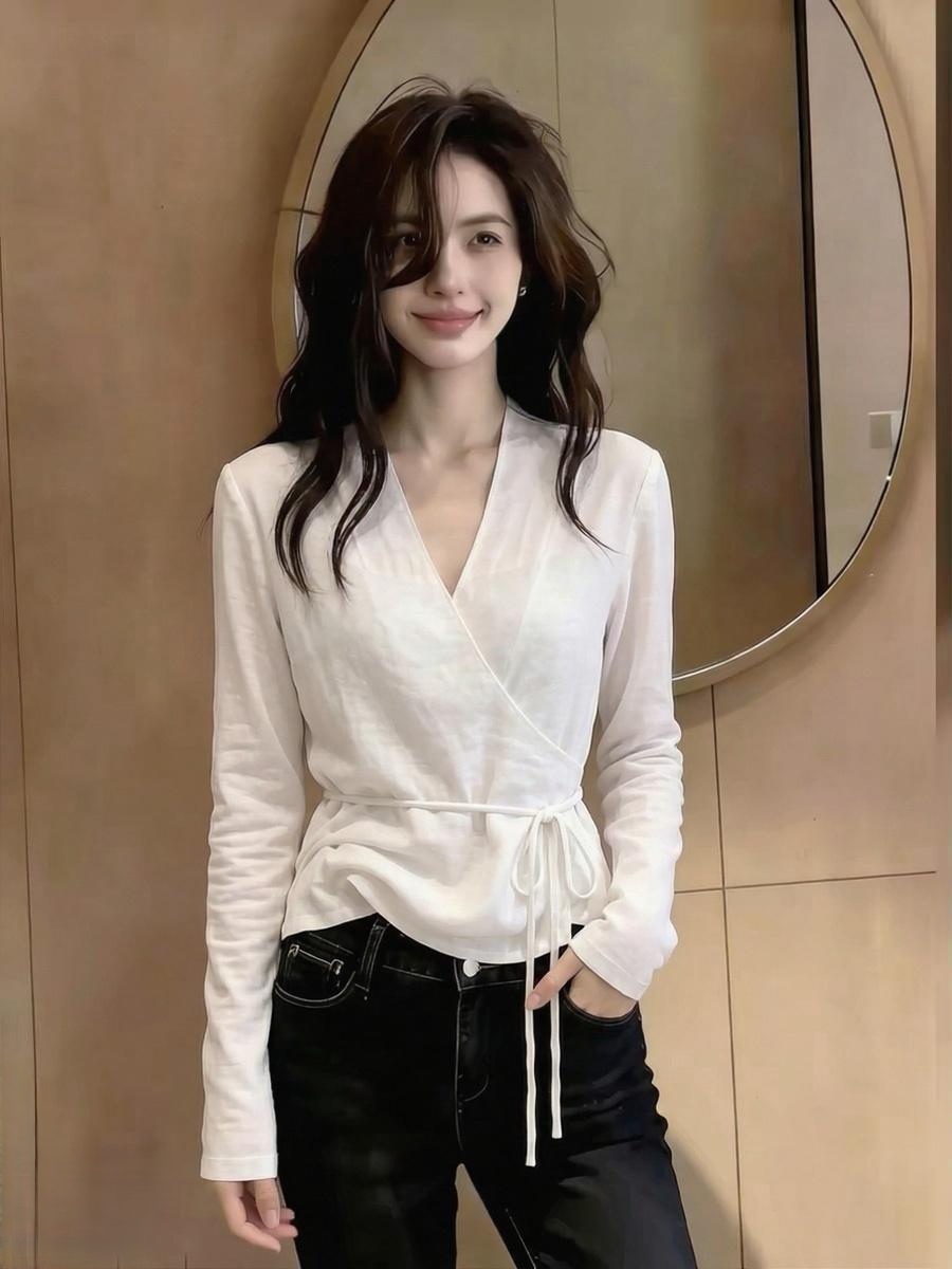 프랑스식 빛 럭셔리 디자인 센스 검정색 긴팔 여성 2026 여름 새로운 V넥 레이스업 시스루 패션 품격 자외선 차단