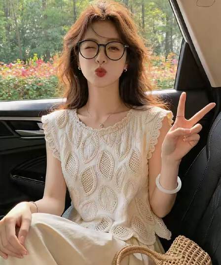 여름 프랑스식 레트로 레이스 조각 홀로우 아웃 민소매 캐미솔 몸매 가꾸기 슬림해 보이는 달콤한 핫걸 다용도 맨위