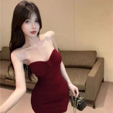 批发<b class='q'>连衣裙</b>女夏季新款气质紧身褶皱收腰显瘦纯欲露肩抹胸包臀短裙子潮