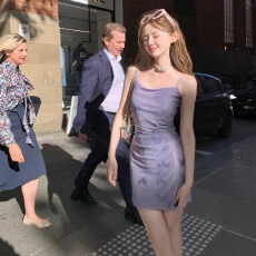 批发紫色肌理感内搭早春新款修身绝美巨好看春季百搭短款甜辣碎花吊带