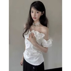批发法式复古气质<b class='q'>白色</b>一字肩提花上衣女夏季纯欲设计感木耳边收腰<b class='q'>衬衫</b>