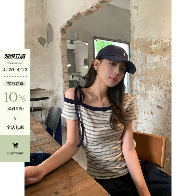 송 긍정적 인 En 스트라이프 비스듬한 어깨 반팔 티셔츠 여성 여름 한 부서 새로운 느긋한 센스 몸매 가꾸기 슬림해 보이는 오프숄더 작은 맨위
