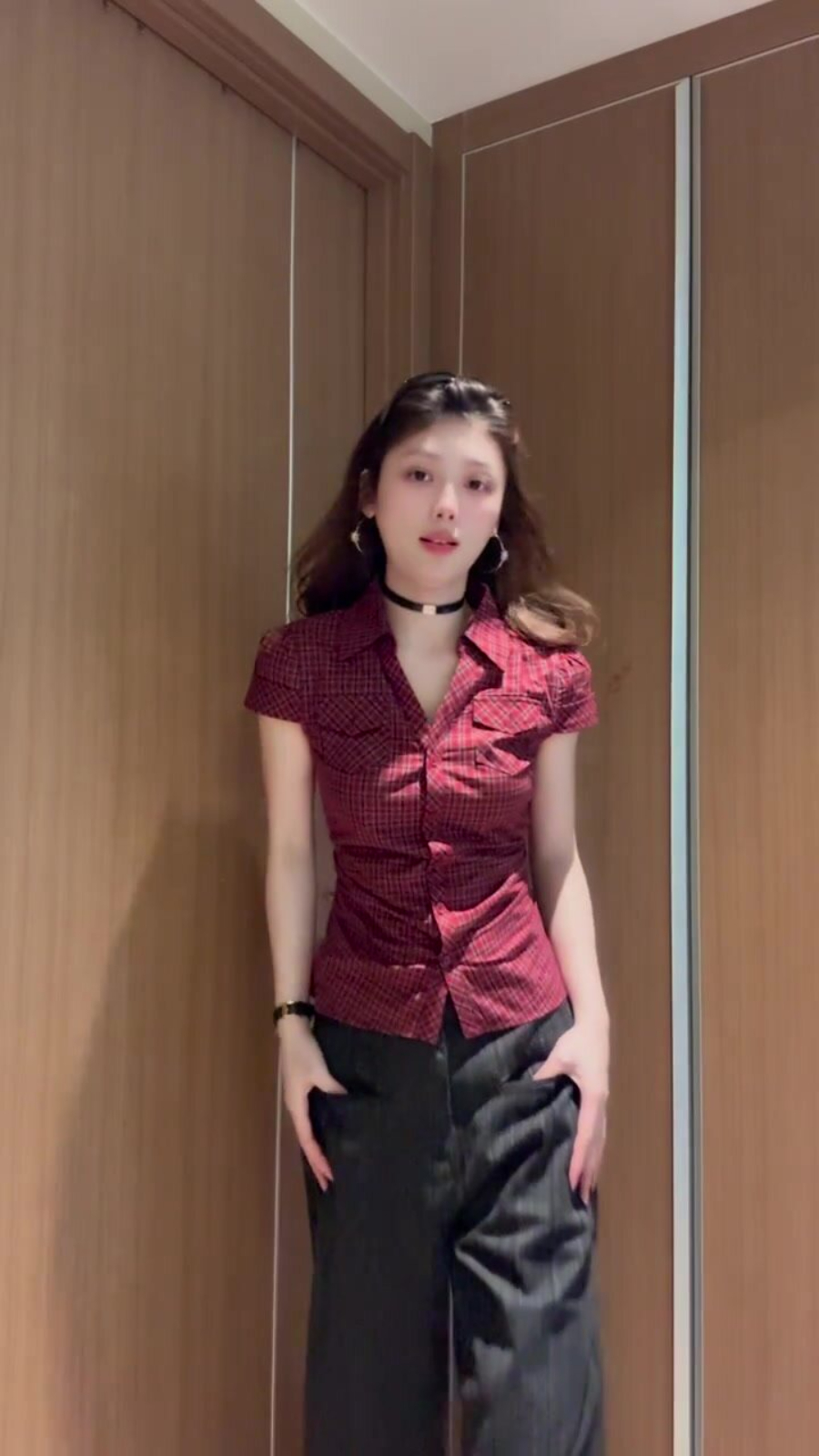 한 부서 레트로 꼬집기 허리 몸매 가꾸기 슬림해 보이는 주머니 반팔 셔츠 티셔츠 여성 2026 여름 새로운 쇼트 스타일
