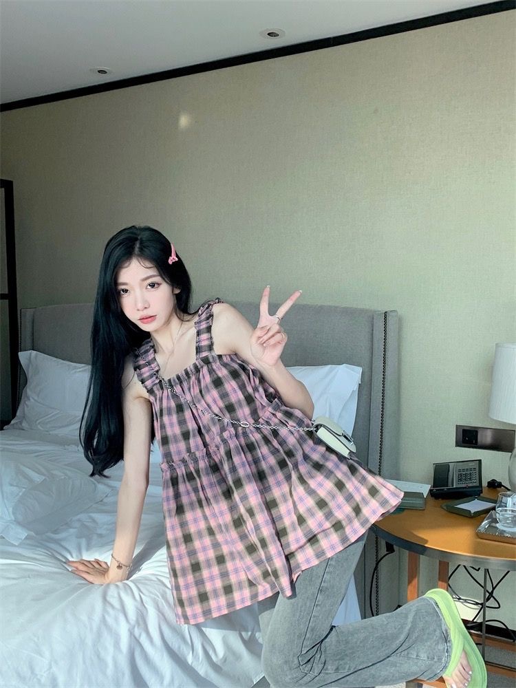 루즈핏 달콤함 체크무늬 멜빵 조끼 맨위 여성 여름 2024 새로운 작은 청신 연령 감소 프릴 인형 셔츠