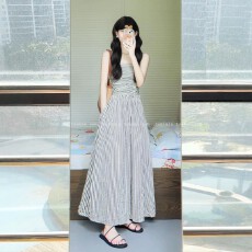 批发甜辣妹韩系抹胸连衣裙女装夏季高级感绝美条纹撞色高腰<b class='q'>显瘦</b>长裙子