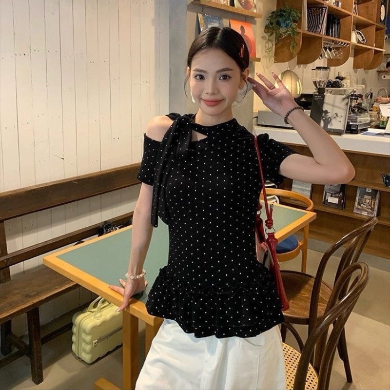 아메리칸 핫걸 오프숄더 페이크 레이어드 티셔츠 여성 회색 허리 수축 슬림해 보이는 표지 대리인 우유 디자인 센스 반팔 맨위