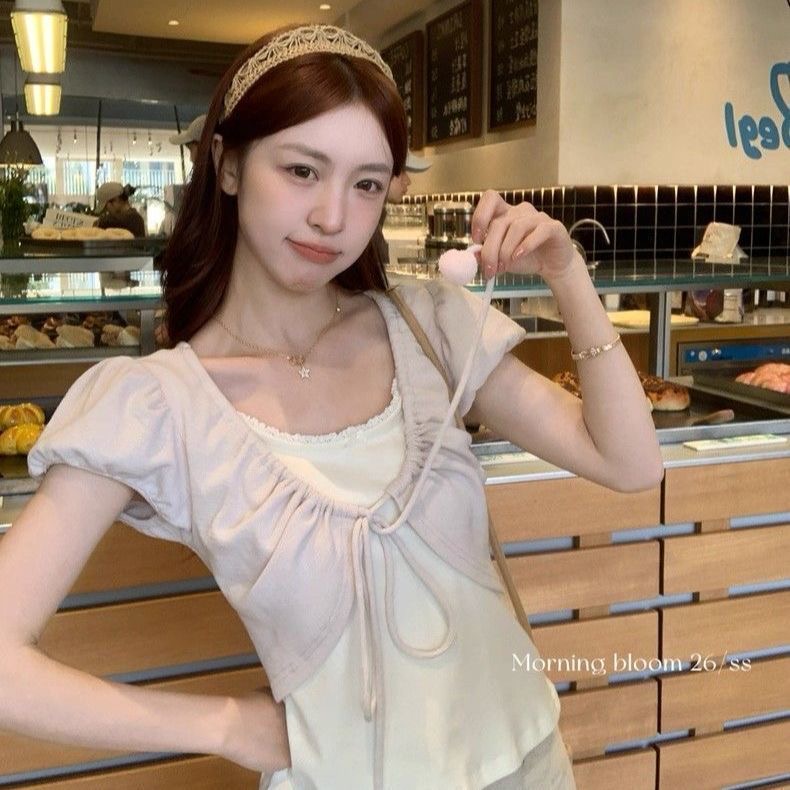 작은 대중 배색 끈 페이크 레이어드 반팔 티셔츠 여성 여름 작은 키 나비 넥타이 디자인 센스 맨위 트렌디