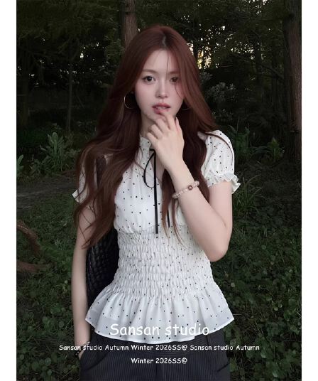 도트 무늬 프랑스식 화이트 반팔 여성 셔츠 초기 여름 착용 가져 가라. 거품 소매 셔츠 허리 수축 슬림해 보이는 프릴 맨위