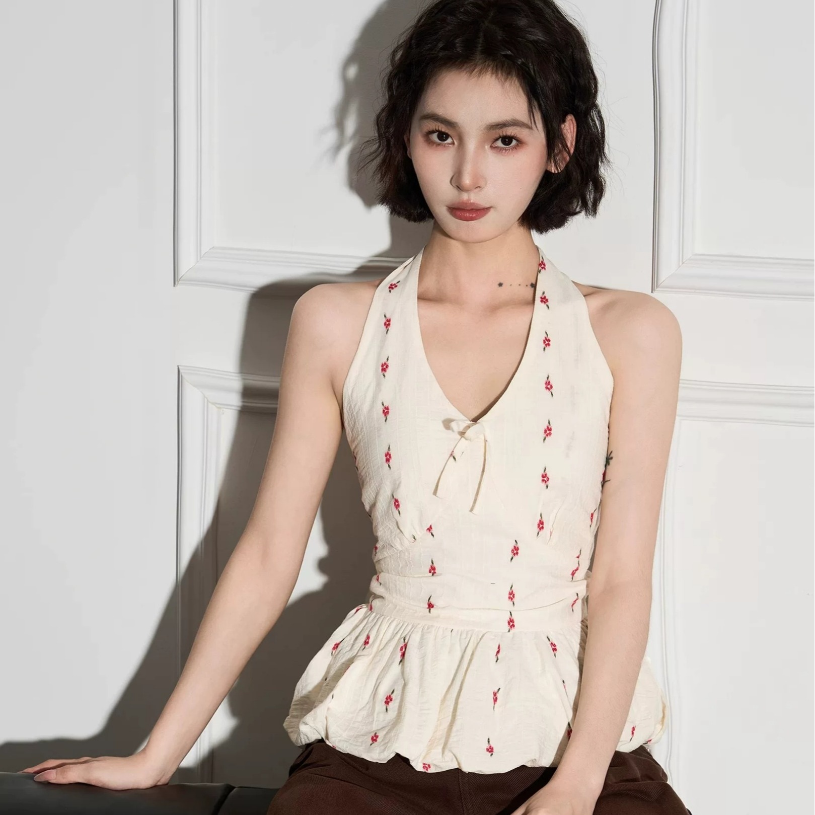 태국 사람 스타일 꽃무늬 행침 목 꽃밭 V넥 캐미솔 여름 여름 외출용 고급 센스 아름다움 뒤로 표지 대리인 우유 맨위