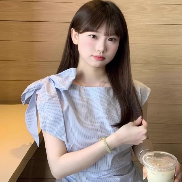 소금 부서 파란색 스트라이프 나비 매듭 2025 스트라이프 셔츠 여름 새로운 Chic 디자인 주름 셔츠 맨위 여성