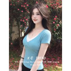 批发原版面料不规则坑条韩系湖蓝色V领假两件小众短袖<b class='q'>T</b><b class='q'>恤</b>