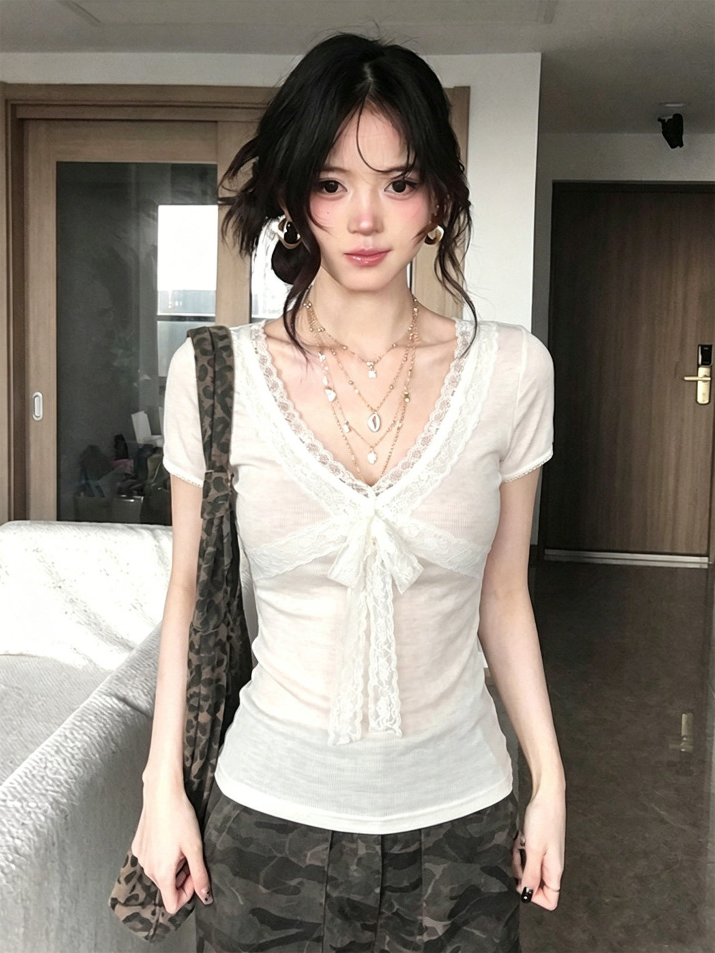 원본 순면 원단 한 부서 V넥 반팔 티셔츠 여름 레이스 조각 스트랩 핫걸 인사이드 잡아라. 의류