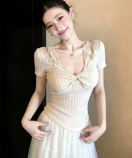 2026 여름 새로운 페이크 레이어드 반팔 레이스 조각 티셔츠 여성 달콤함 순수한 욕망 바람 몸매 가꾸기 슬림해 보이는 맨위 트렌디