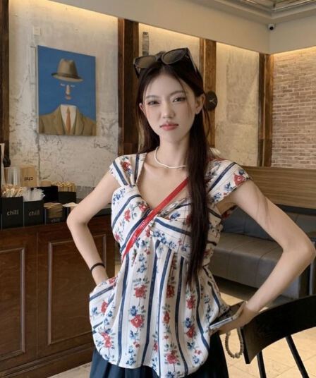 프랑스식 레트로 꽃무늬 여성 셔츠 여름 디자인 센스 비틀림 인형 셔츠 셔츠 루즈핏 Chic 작은 날다 소매 맨위