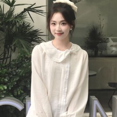 批发白色不规则娃娃领长袖<b class='q'>衬衫</b>女秋季新款设计感蝴蝶结法式遮肉上衣