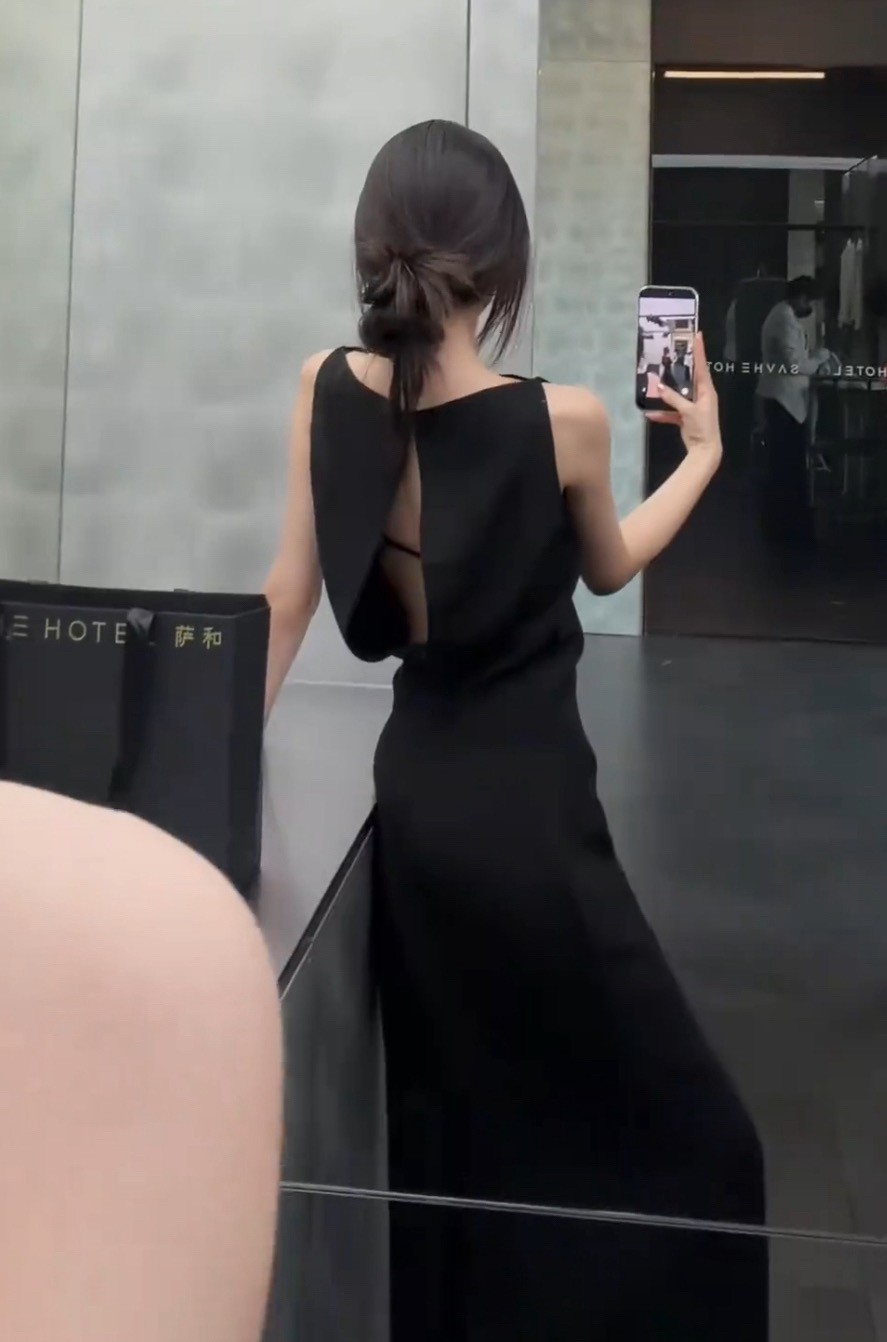 프랑스식 그는 벤 바람 뒤로 홀로우 아웃 민소매 여성 드레스 고급 센스 허리 수축 슬림해 보이는 롱 스커트
