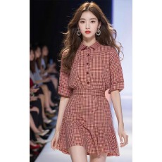 批发五一出游穿搭高端精致超好看红色<b class='q'>格子</b>衬衫<b class='q'>连衣裙</b>2026年新款女夏季
