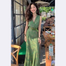 批发绿色碎花长裙2025夏新款小香风厅里厅气法式轻奢高级感无袖<b class='q'>连衣裙</b>