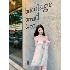Hotdog 热狗很辣花瓣柔雾少女氛围感蛋糕连衣裙女新款吊带裙