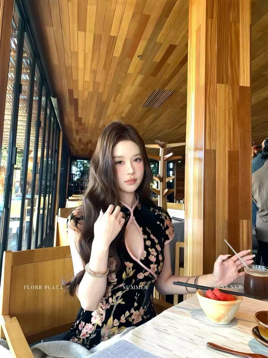 꽃 위안 뤄 쉔푸 검정색 벨벳 배색 몸매 가꾸기 치파오 여름 얇은 스타일 새로운 중식 국풍 쇼트 스타일 드레스