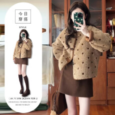 批发<b class='q'>欧美</b>炸街两件套穿搭2025秋冬季港味别致复古保暖波点外套高腰短裙