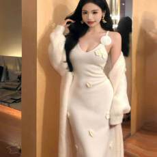 批发温柔风白色<b class='q'>针织</b><b class='q'>开衫</b>套装女秋冬爆款显瘦<b class='q'>长款</b>吊带毛衣连衣裙两件套