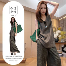 批发慵懒松弛感灰色无袖 V 领背心高腰垂感绿色印花阔腿<b class='q'>裤</b><b class='q'>懒人</b>两件套