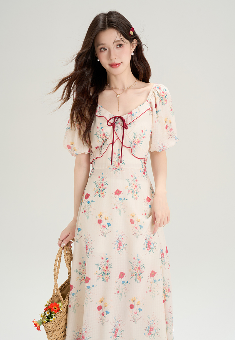 2026 여름 새로운 프랑스식 광장 칼라 프릴 작은 대중 허리 수축 레트로 꽃무늬 벌룬 소매 여성 드레스