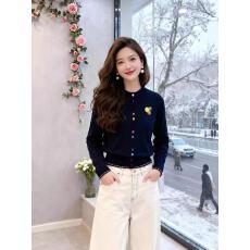 批发彩色纽扣时尚<b class='q'>圆领</b><b class='q'>针织</b>衫2025冬季韩系漂亮长袖上衣通勤显瘦毛衣女