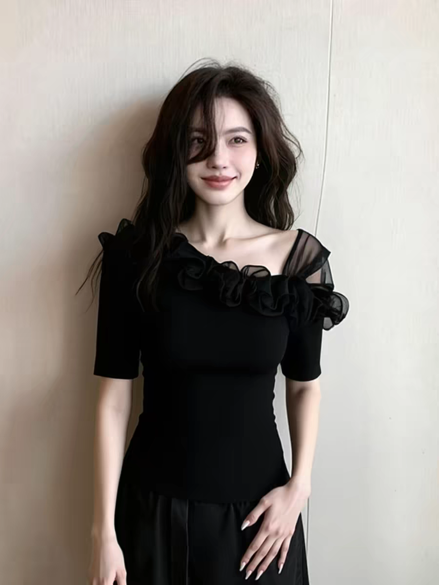 2026 년 봄 여름 새로운 프랑스식 디자인 센스 작은 대중 패션 품격 여성 의류 고유 한 아름다운 슈퍼 잘 생긴 맨위 여성