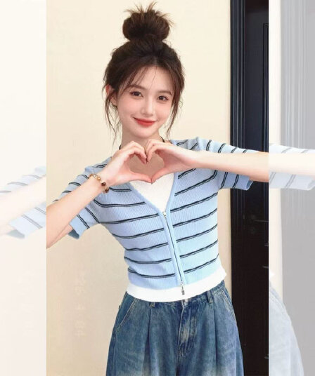 블루 화이트 배색 스트라이프 패치워크 페이크 레이어드 반팔 티셔츠 여성 2026 여름 한 부서 고유 한 아름다운 아름다운 맨위