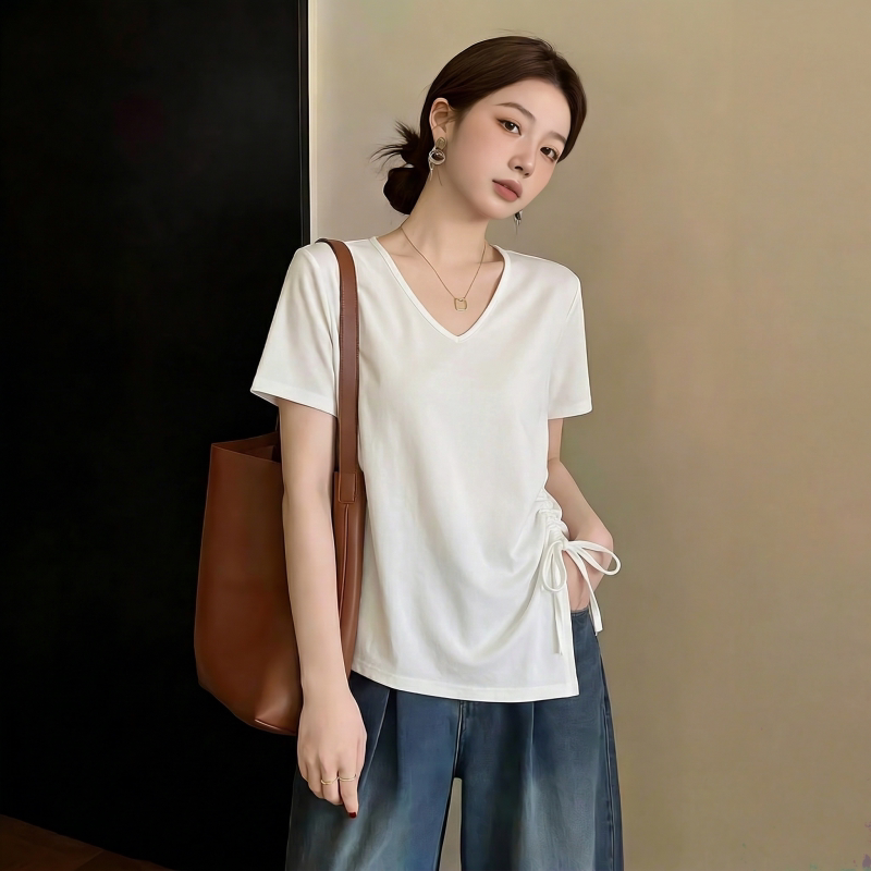 디자인 센스 V넥 긍정적 인 어깨 반팔 티셔츠 여성 2026 여름 새로운 지방 mm 고유 한 작은 셔츠 불규칙 펌프 로프 맨위