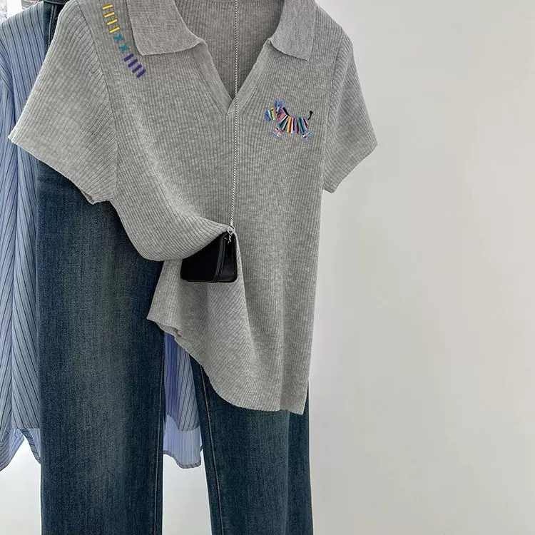 한 부서 미니멀리즘 회색 작은 말 자수 POLO 칼라 얼음 실크 니트 반팔 티셔츠 여성 여름 쇼트 스타일 슬림해 보이는 맨위