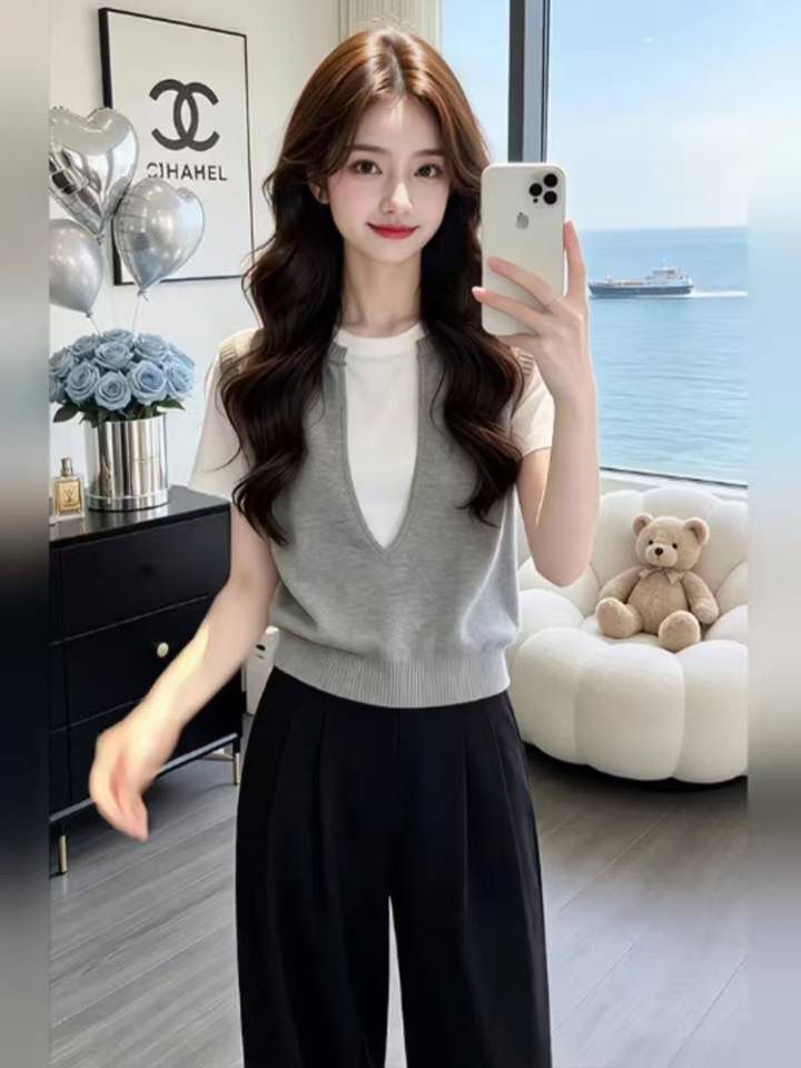 작은 대중 디자인 센스 반팔 니트 스웨터 여자 여름 2026 새로운 라운드 넥 루즈핏 회색 여성 의류 연령 감소 맨위