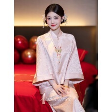 批发《蒹葭》新中式订婚旗袍<b class='q'>礼服</b>裙套装敬酒服高端新娘长袖晨袍