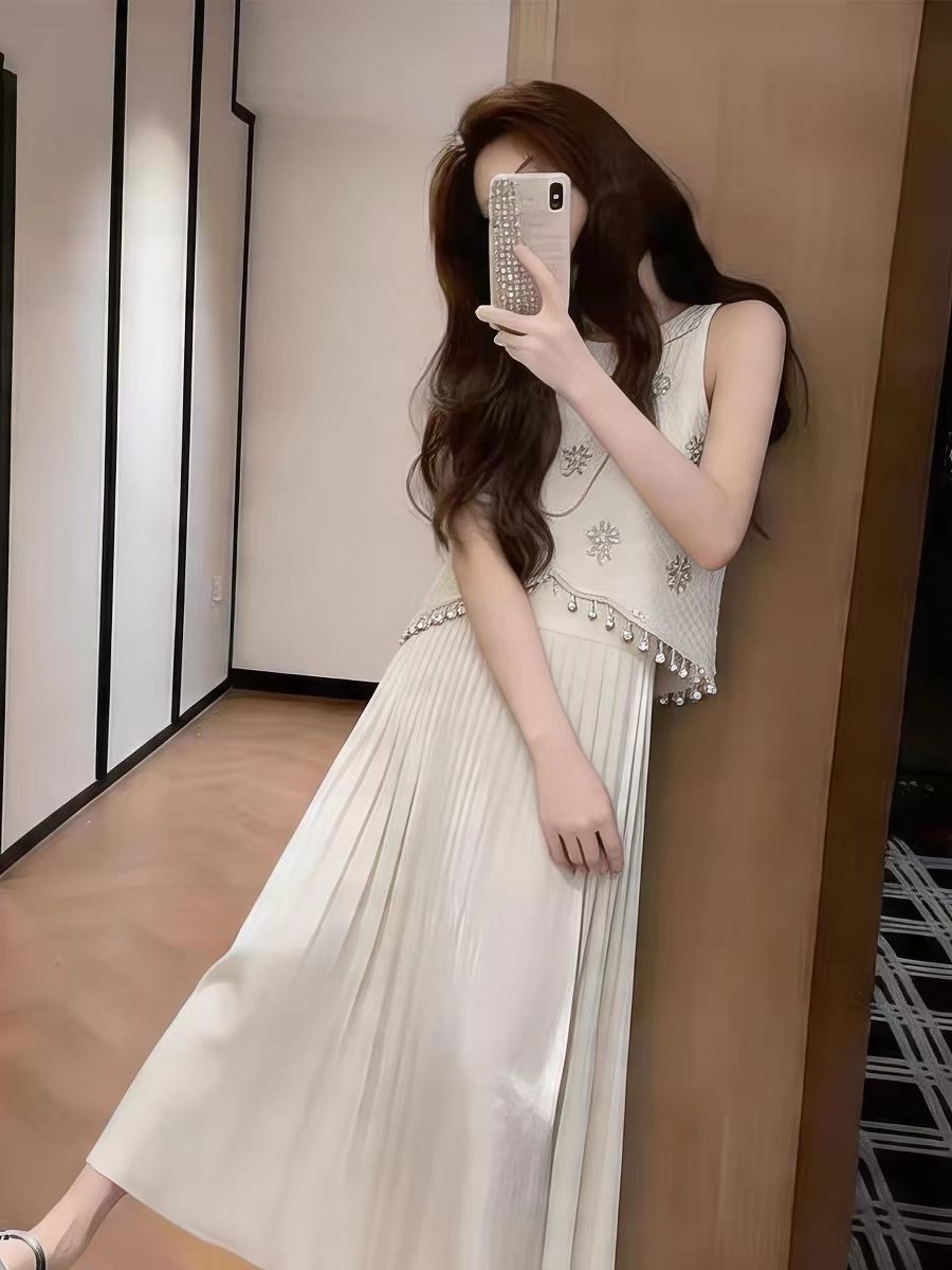 여름 순수한 욕망 2026 년 새로운 빛 럭셔리 바람 무거운 작업 술 둘 착용 조끼 플리츠 반 스커트 천 골드 세트