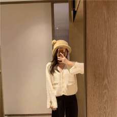 批发2026秋冬新款韩国轻奢小香风V领短款开叉袖口设计针织毛衣开衫女