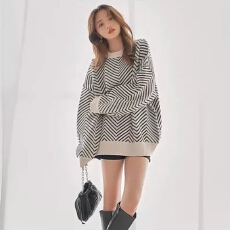 批发圆领套头女装毛衣秋冬新款<b class='q'>宽松</b>外穿落肩蝙蝠袖复古条纹拼接针织衫