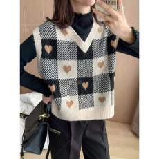 批发2025<b class='q'>春</b>季V领短款H型小宽松桃心格纹软糯针织马夹 叠穿背心