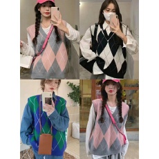 批发韩版格子毛衣马甲背心针织女<b class='q'>春</b>秋新款复古菱格无袖外搭撞色坎肩