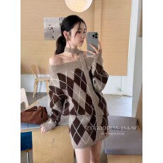 批发秋冬新款时尚一字肩毛衣<b class='q'>套装</b>女2025韩版设计感<b class='q'>休闲</b>针织短裙两件套