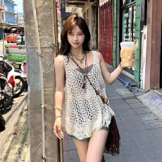 批发纯欲度假风夏女<b class='q'>韩版</b>显瘦无袖吊带外搭薄款钩花镂空网罩衫背心上衣