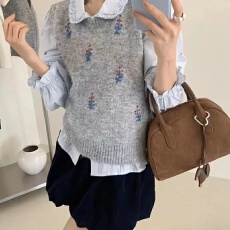 批发网红花朵刺绣针织马甲女2026秋冬新款外搭日系<b class='q'>甜美</b>减龄毛衣背心