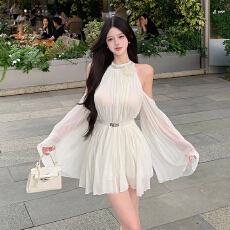 批发白月光露肩<b class='q'>挂</b><b class='q'>脖</b>雪纺<b class='q'>连衣裙</b>女压褶镶钻喇叭袖宽松显瘦含腰带女神裙