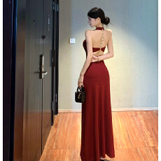 批发2026春夏新款设计感露背挂脖连衣裙女御姐风修身<b class='q'>礼服</b><b class='q'>长裙</b>包臀<b class='q'>长裙</b>