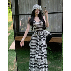 批发2026春夏新款轻熟风<b class='q'>条纹</b>绑带无袖背心裙<b class='q'>长裙女</b>收腰显瘦松弛感度假