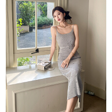 批发2026春夏新千金风钉珠亮片气质吊带针织<b class='q'>连衣裙</b>女后<b class='q'>开叉</b>包臀中长裙