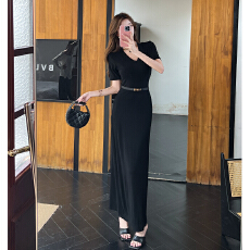 2026春夏新款高级感连衣裙显身材辣妹风收腰v领包臀短袖长裙女潮