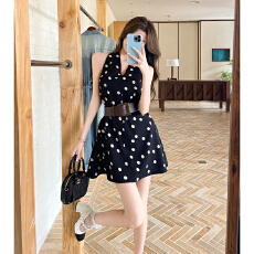 2026春夏新款时尚复古风法式v领波点挂脖无袖连衣裙女配腰带短裙